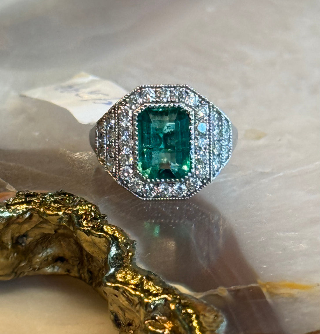 1.9 ct Emerald Ring set in platinum