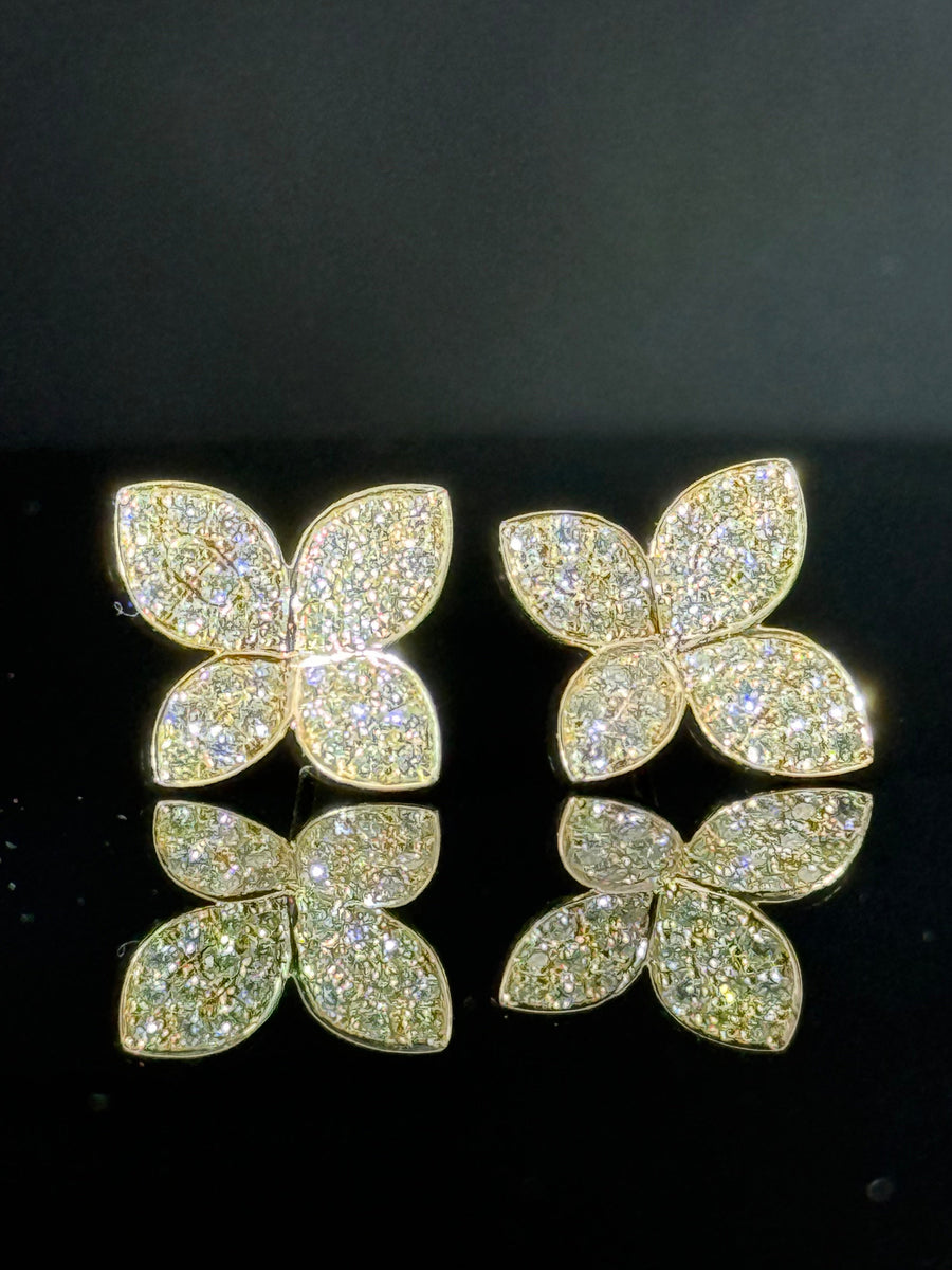 14k W Flower Diamond Earrings