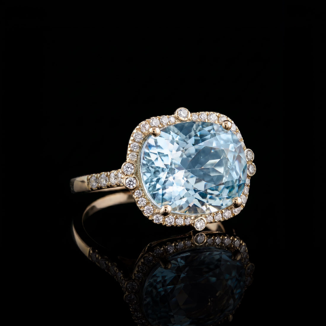 14K YG Oval Aquamarine and Diamond Ring, 7.12 CT