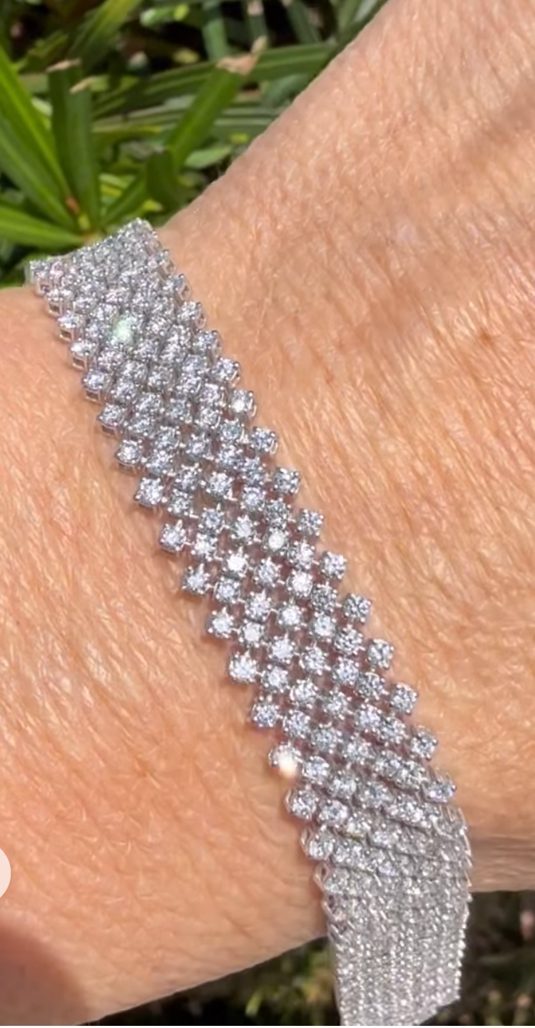 Diamond Bracelet 6.55 Ct. 18k Gold. VS Diamonds