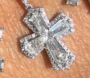 18K WG Kite Diamond Cross Pendant with Chain