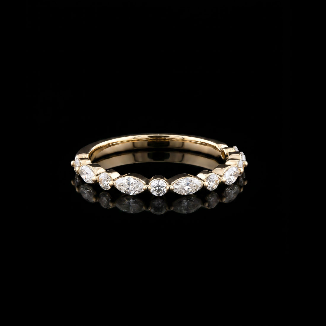 YG Marquis and Round Diamond Ring, 1.50CT